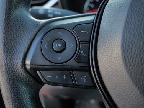 Certified 2020 Toyota RAV4 LE image 28