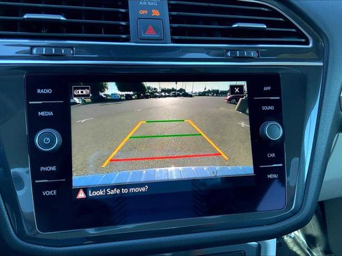 Used 2022 Volkswagen Tiguan SE image 49