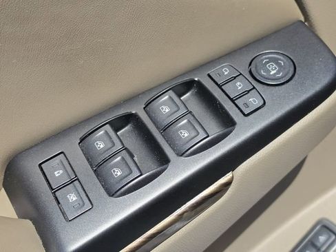 Used 2016 GMC Yukon SLT w/ Open Road Package RWD image 31
