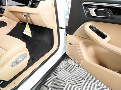 New 2026 Porsche Macan image 27