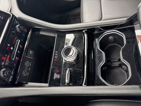 Used 2023 Jeep Grand Cherokee Limited w/ Black Appearance Package image 20