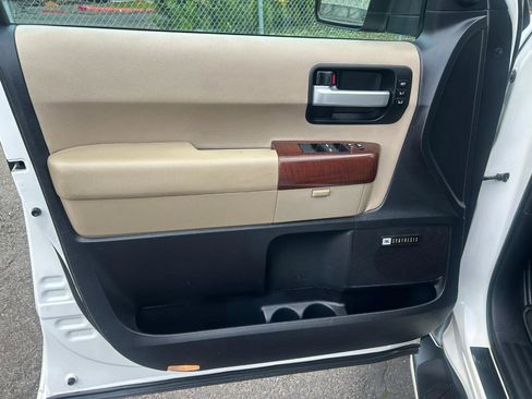 Used 2014 Toyota Sequoia Platinum w/ Preferred Accessory Package image 8