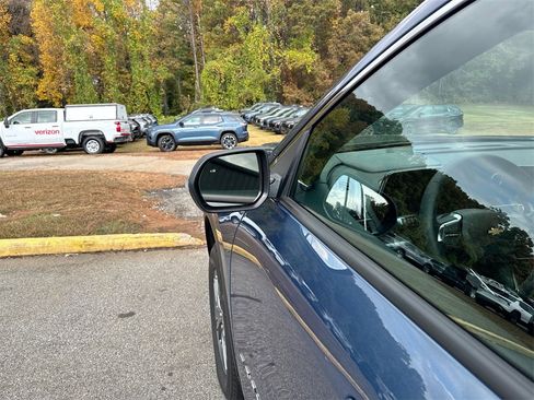 New 2026 Chevrolet Traverse LT image 11