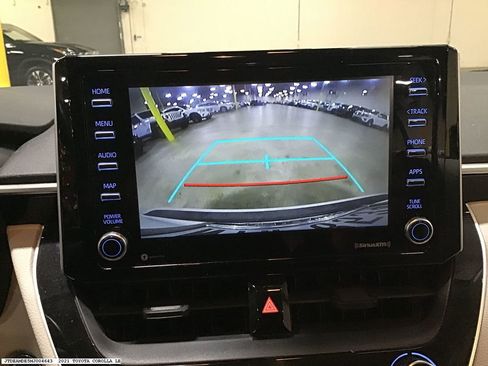 Used 2021 Toyota Corolla LE image 12