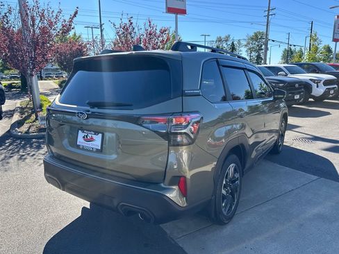 Used 2025 Subaru Forester Limited AWD/4WD image 5
