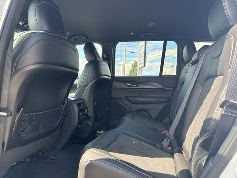 New 2025 Jeep Grand Cherokee Altitude image 16