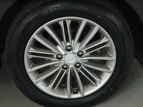 Used 2019 Hyundai Kona SEL image 10