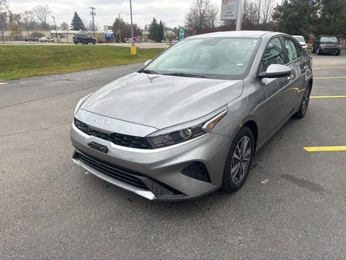 Used 2023 Kia Forte LXS image 8