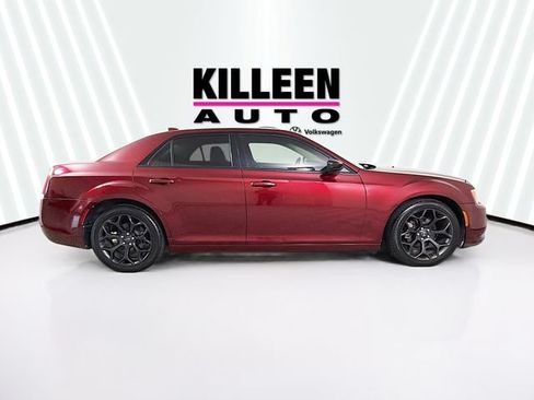 Used 2019 Chrysler 300 Touring w/ Sport Appearance Package RWD image 8
