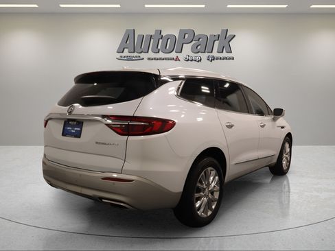 Used 2019 Buick Enclave Premium w/ Experience Buick Package FWD image 9