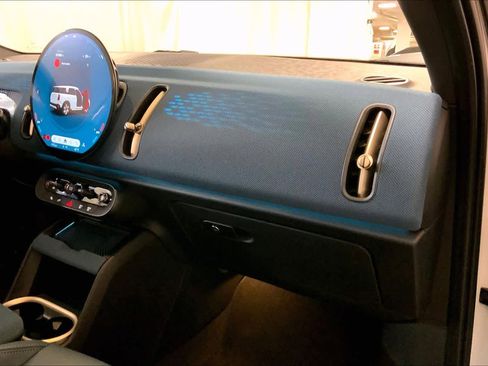 Used 2025 MINI Cooper Countryman SE w/ Comfort Package Max image 18