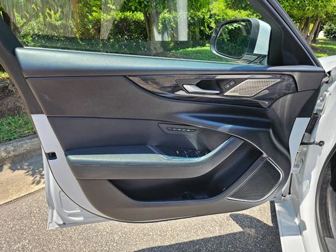 Used 2020 Jaguar XE S image 9