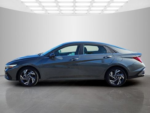 Used 2025 Hyundai Elantra SEL FWD image 4