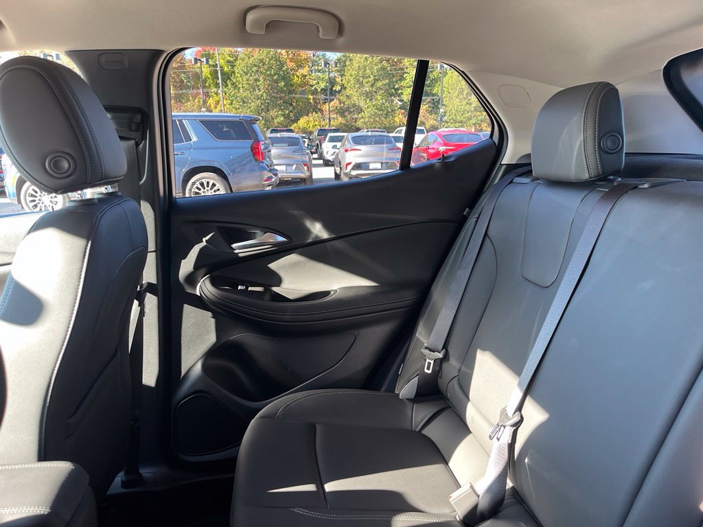 Used 2024 Buick Encore GX Sport Touring FWD image 17