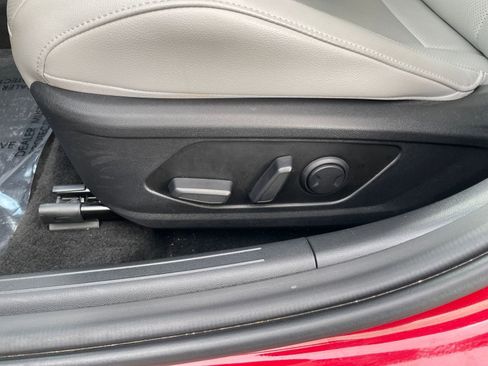 Used 2025 Hyundai Elantra Limited image 23