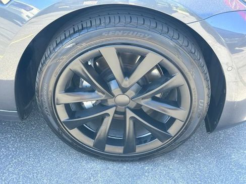Used 2018 Tesla Model 3 Long Range RWD image 14