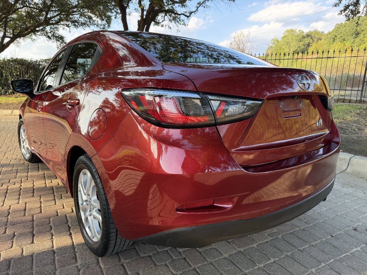Used 2016 Scion iA FWD image 5