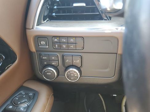 Used 2025 Chevrolet Tahoe High Country AWD/4WD image 21