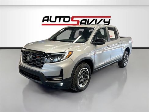 Used 2025 Honda Ridgeline TrailSport image 3