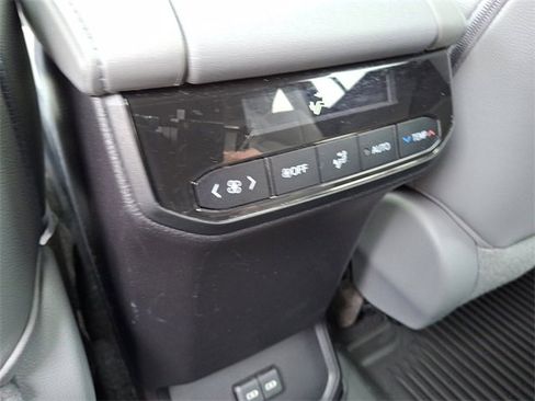 Certified 2023 Toyota Highlander XLE image 11