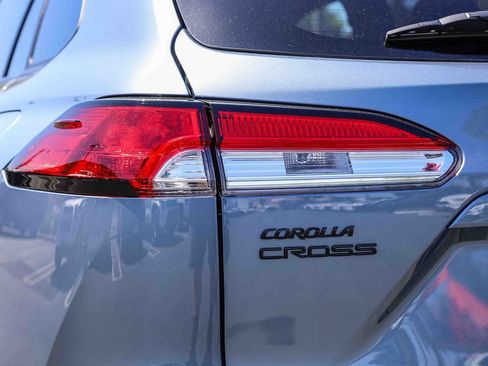 Certified 2024 Toyota Corolla Cross AWD Hybrid w/ Moonroof Package image 8