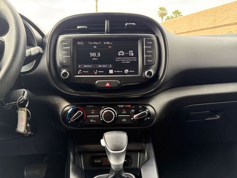 Used 2025 Kia Soul LX w/ LX Technology Package FWD image 17