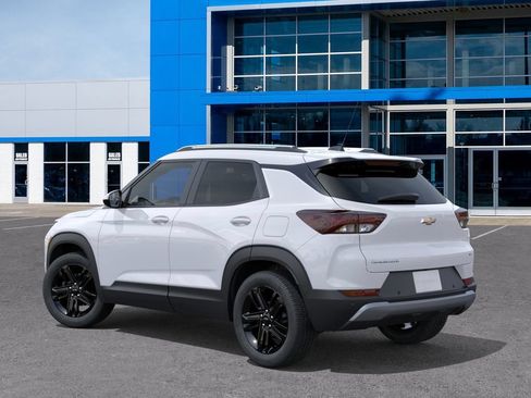 New 2026 Chevrolet TrailBlazer LT w/ Midnight Edition FWD image 3