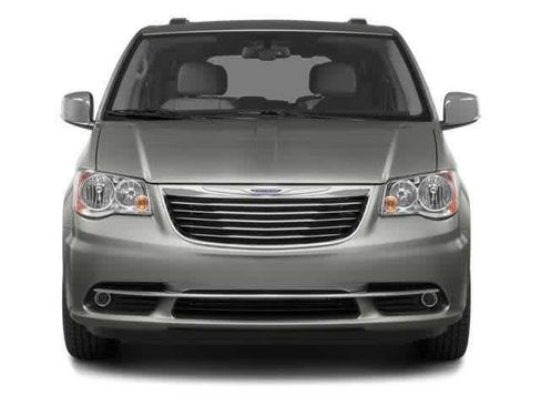 Used 2013 Chrysler Town & Country Touring image 4