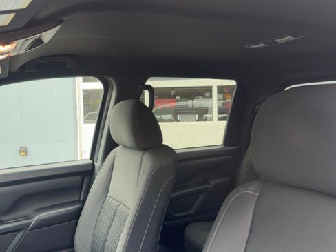 Used 2018 Nissan Titan SV w/ SV Convenience Package AWD/4WD image 10