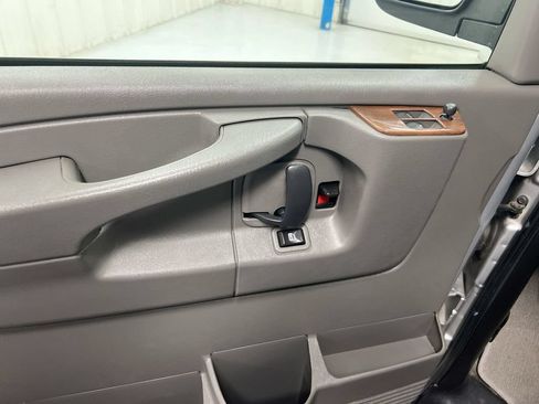 Used 2014 GMC Savana 1500 RWD image 19
