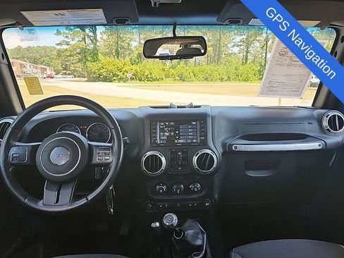 Used 2015 Jeep Wrangler Unlimited Rubicon w/ Max Tow Package AWD/4WD image 4