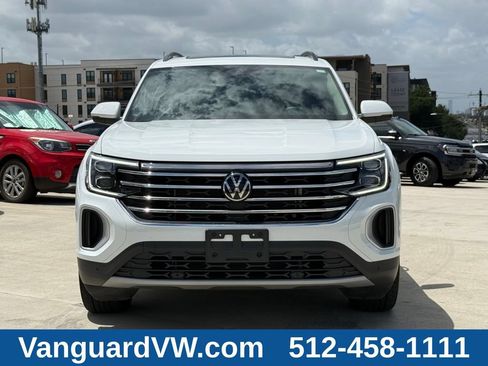 Used 2025 Volkswagen Atlas SE w/ Panoramic Sunroof Package FWD image 3