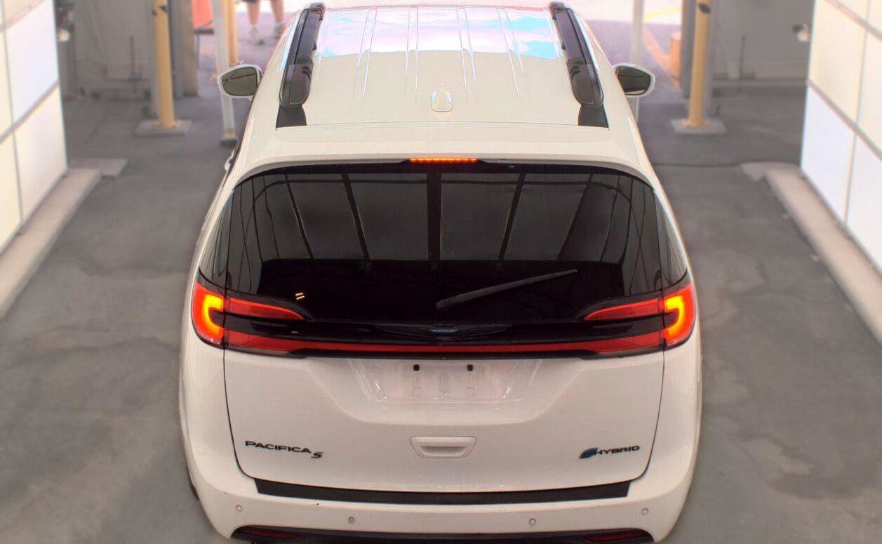 Used 2021 Chrysler Pacifica Touring-L w/ Uconnect Theater Family Group FWD image 14