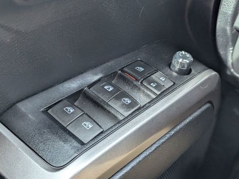 Used 2017 Toyota Tacoma SR5 image 12