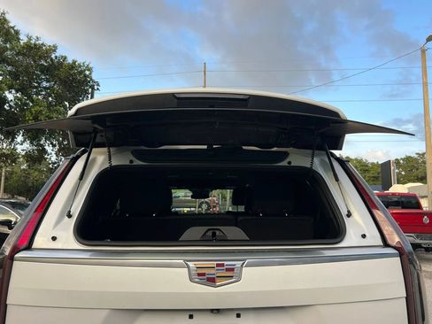 Used 2021 Cadillac Escalade Luxury RWD image 15