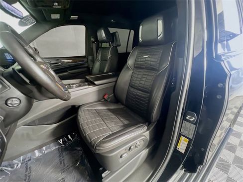 Used 2023 Cadillac Escalade ESV Sport Platinum image 9