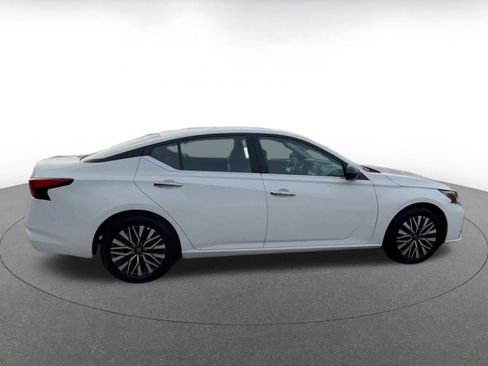 Used 2025 Nissan Altima 2.5 SV image 16