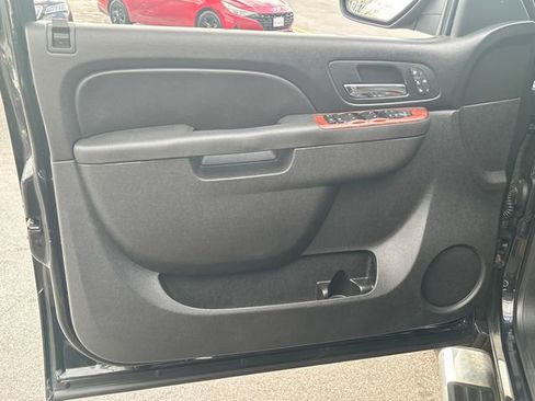 Used 2013 Chevrolet Suburban LTZ image 11