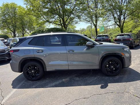 Used 2025 Volkswagen Tiguan SE R-Line image 4