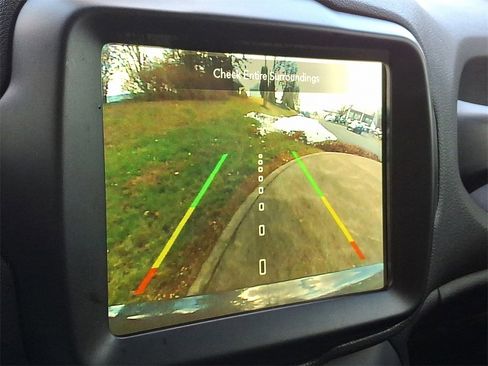 Used 2023 Jeep Renegade Latitude w/ Premium Group image 4