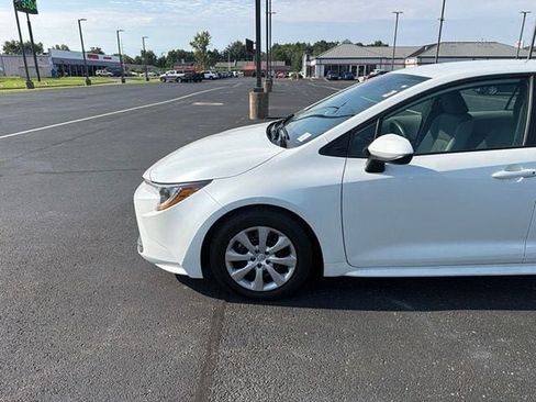 Certified 2025 Toyota Corolla LE FWD image 5