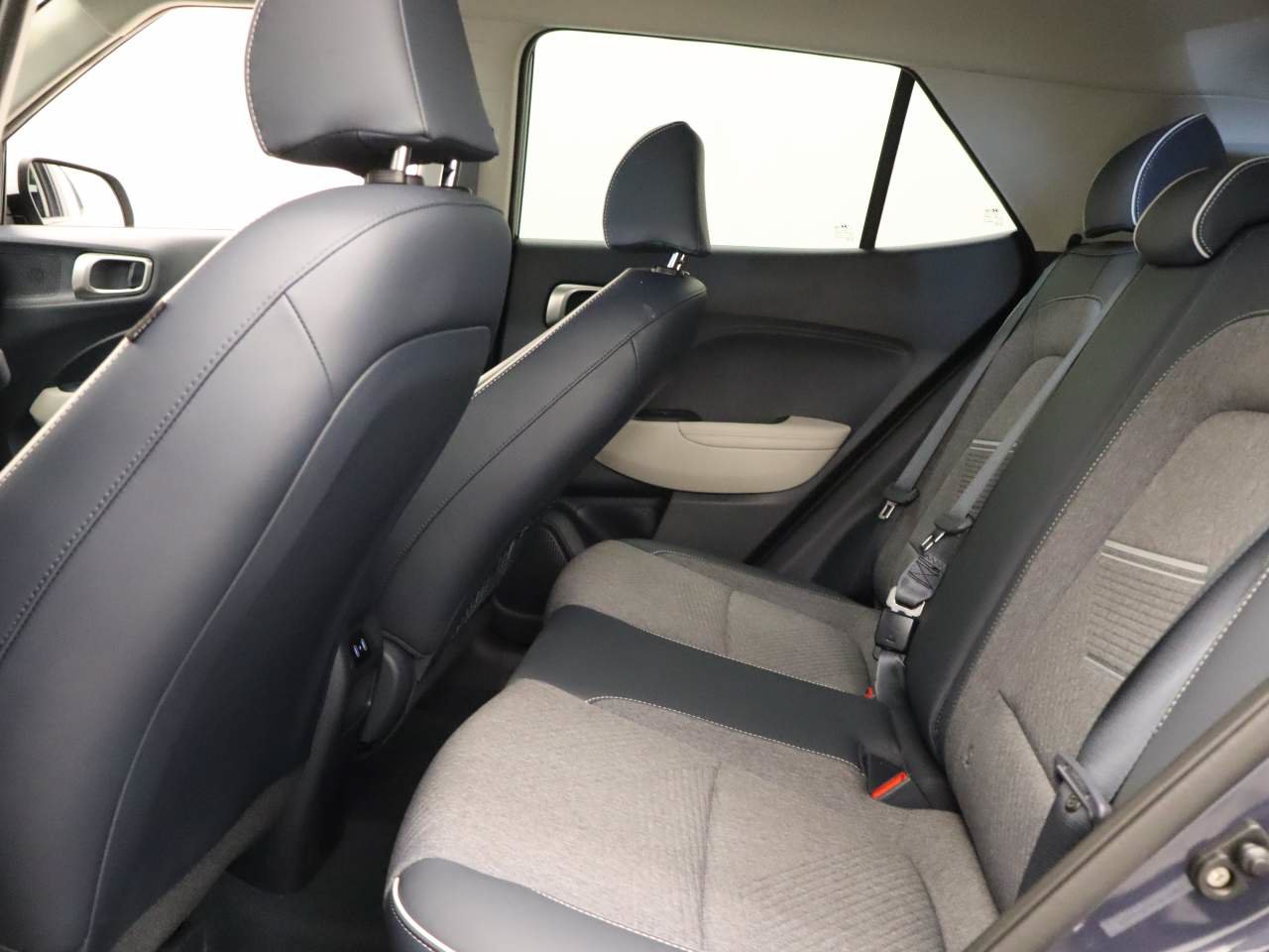 Used 2026 Hyundai Venue SEL FWD image 17