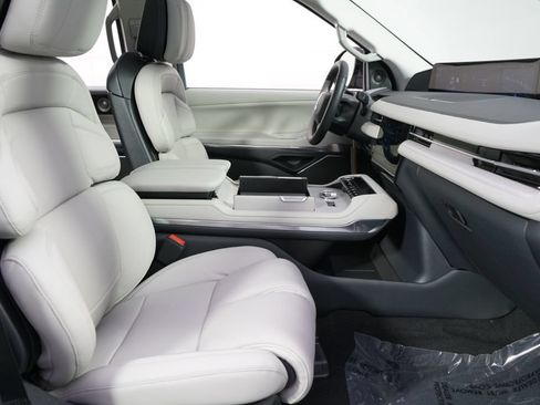 New 2026 Lincoln Navigator L Reserve AWD/4WD image 16