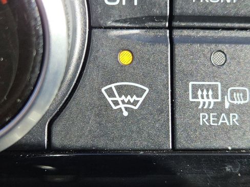 Used 2023 Toyota Highlander LE image 16