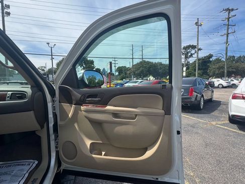 Used 2011 Chevrolet Tahoe LTZ AWD/4WD image 13