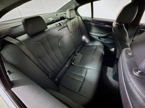 Used 2019 BMW 530e xDrive w/ Convenience Package image 26