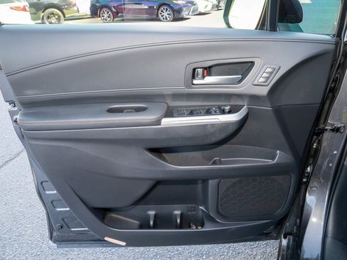 Certified 2025 Toyota Sienna Limited image 16