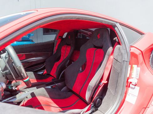 Used 2019 Ferrari 488 Pista Coupe RWD image 11