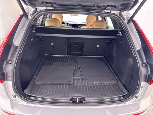 Used 2022 Volvo XC60 B5 Inscription FWD image 24