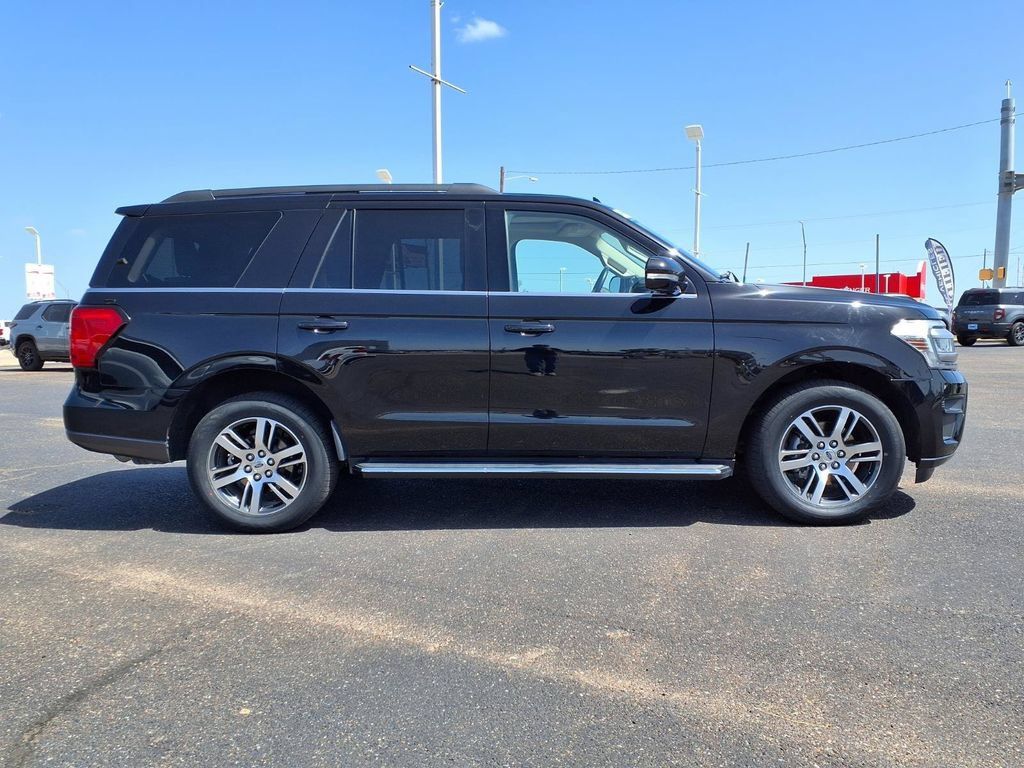 Used 2023 Ford Expedition XLT RWD image 8